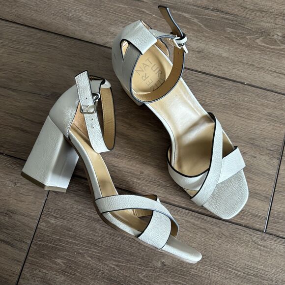 White Naturalizer block heels size 7 sandals - Picture 1 of 5